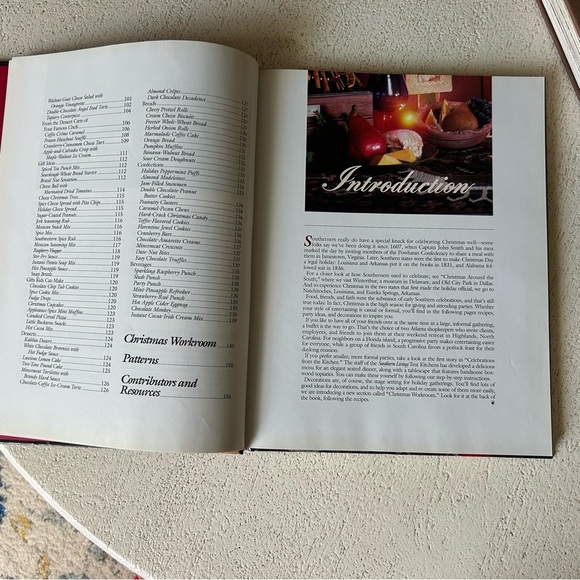 🎄 Christmas with Southern Living 1993 – A Vintage Holiday Classic! - Picture 4 of 6